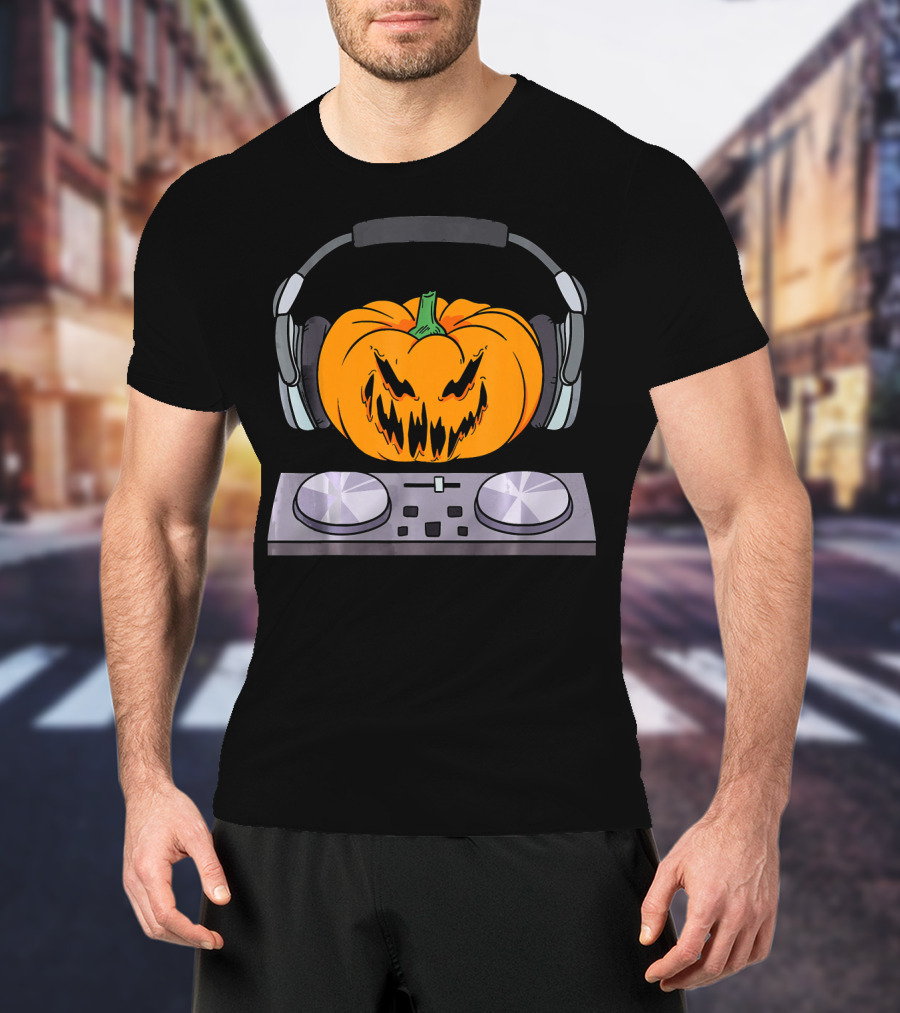 Halloween Scary Pumpkin DJ Music Turntable With Headphones T-Shirt
