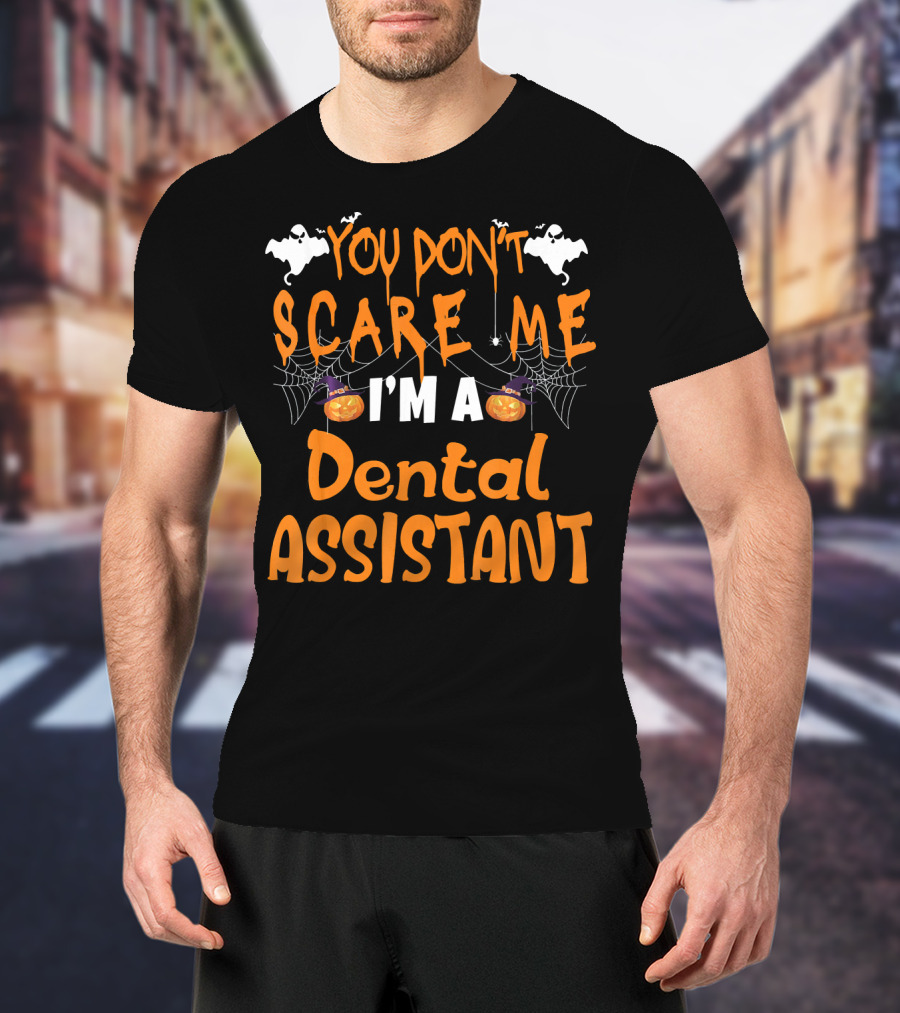 You Don't Scare Me I'm A Dental Assistant Halloween Bats And Pumpkins T-Shirt