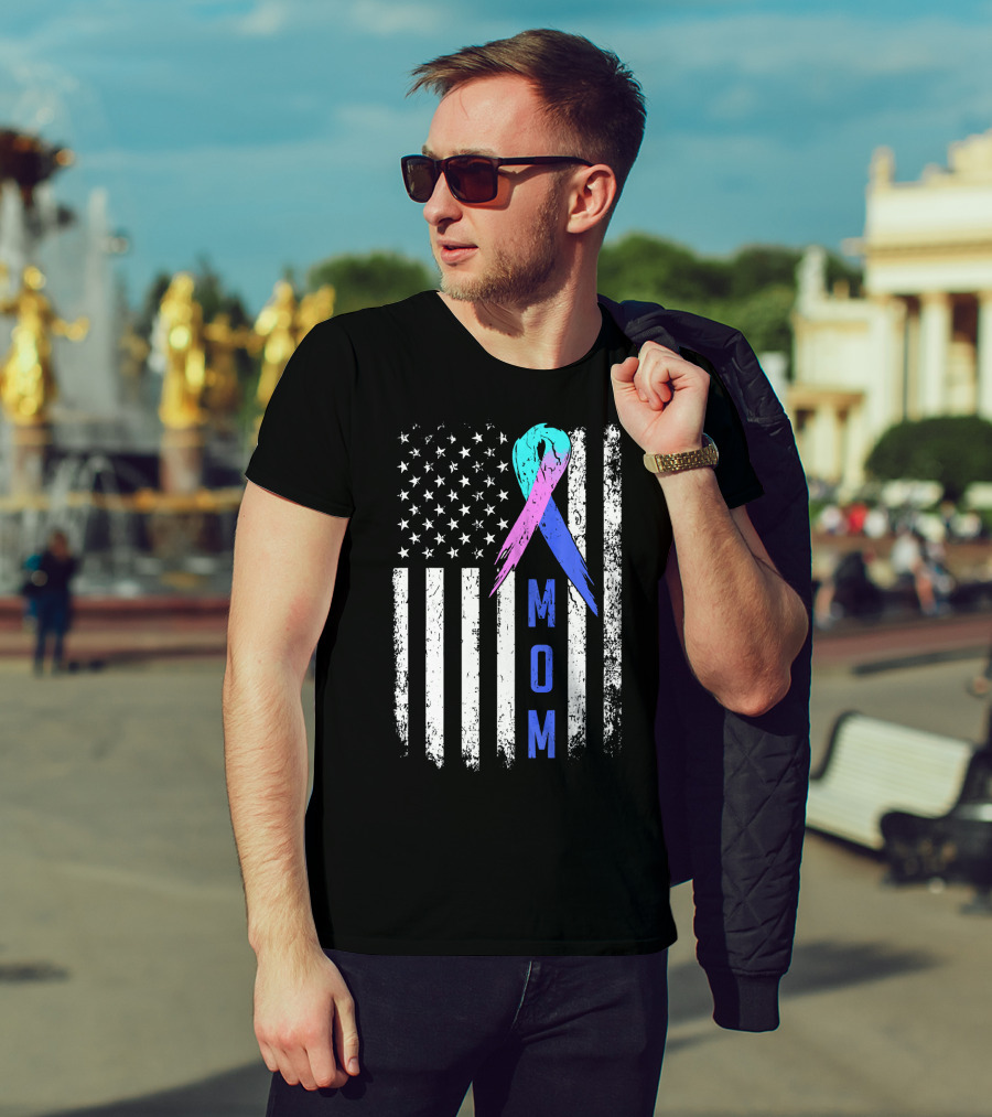 Mom American Flag Thyroid Cancer Awareness T-Shirt