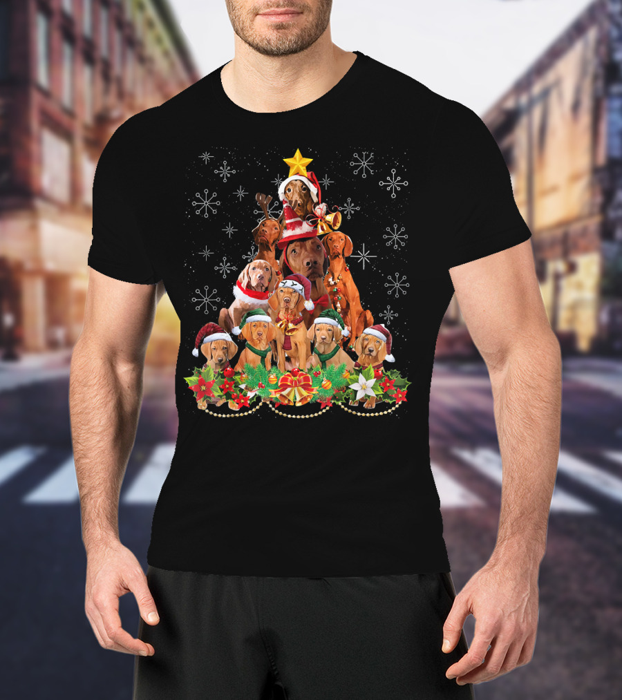 Vizsla Christmas Tree With Dogs Santa Hats Snowflakes And Holly T-Shirt