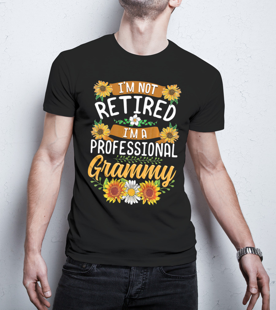 I'm Not Retired I'm A Professional Grammy Sunflowers And Daisies T-Shirt