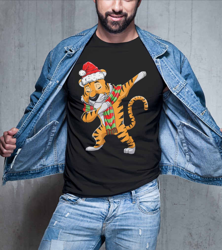 Dabbing Santa Tiger With Christmas Scarf T-Shirt