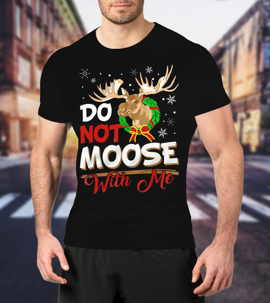 Do Not Moose With Me Funny Christmas Moose Wreath Snowflakes T-Shirt