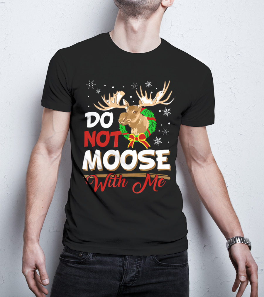 Do Not Moose With Me Funny Christmas Moose Wreath Snowflakes T-Shirt