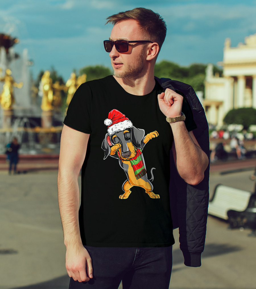 Dabbing Dachshund Santa With Christmas Hat And Scarf T-Shirt
