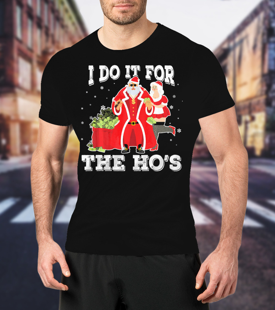 I Do It For The Ho's Santa With Money Bag And Mrs. Claus T-Shirt