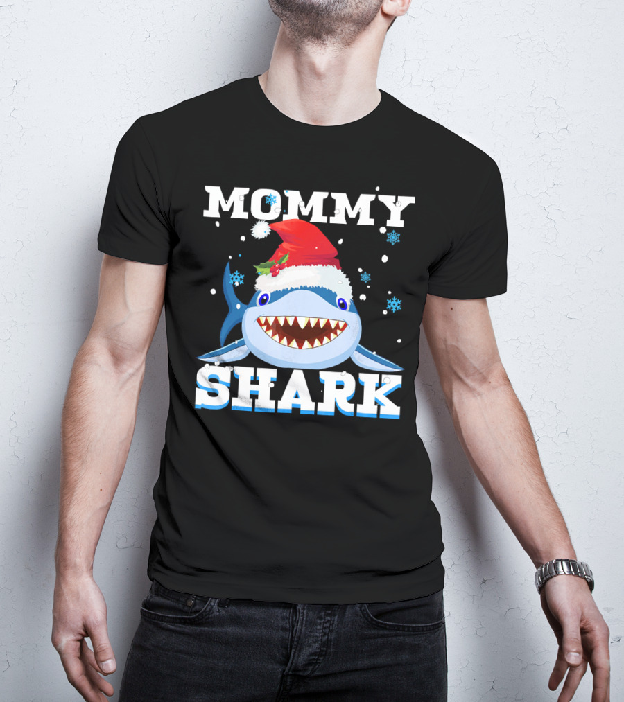 Mommy Shark Santa Hat Christmas Snowflakes T-Shirt