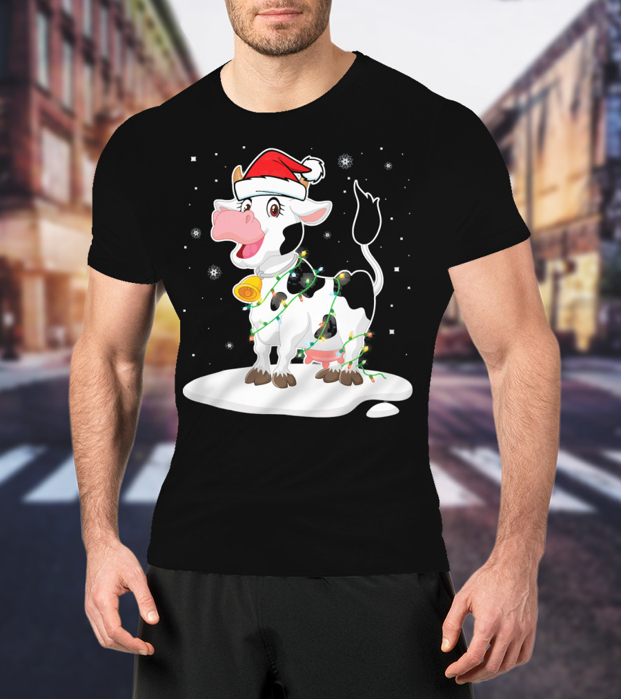 Lovely Cow Santa Xmas Lights On Snowy Tree Scene T-Shirt