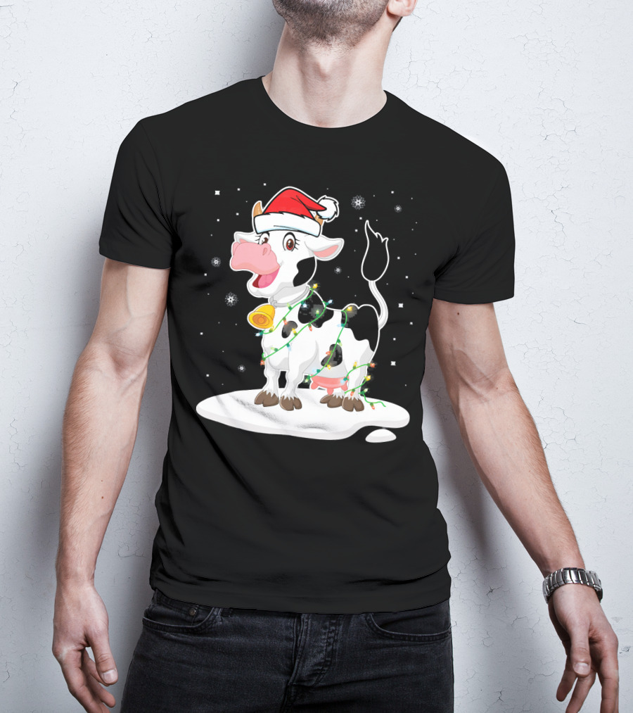 Lovely Cow Santa Xmas Lights On Snowy Tree Scene T-Shirt