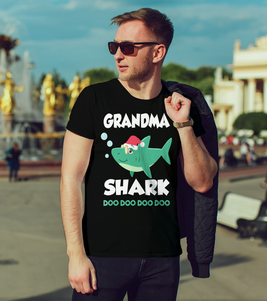Grandma Shark Christmas Doo Doo Doo Doo Santa Hat T-Shirt