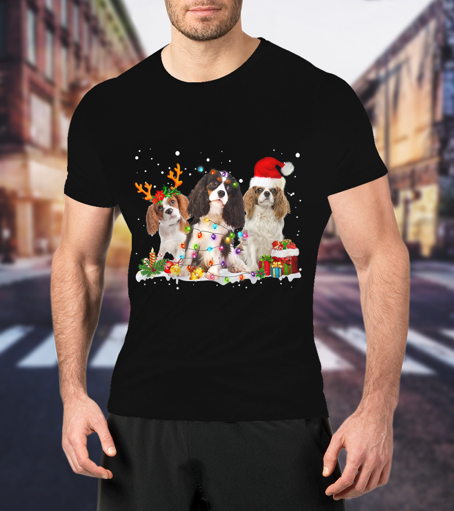 Cavalier King Charles Spaniel Festive Christmas Lights And Santa Hat Snow Scene T-Shirt