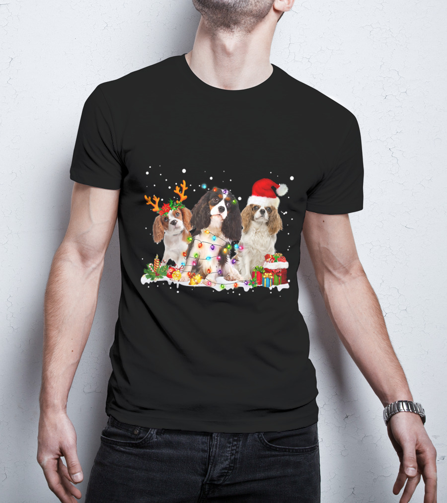 Cavalier King Charles Spaniel Festive Christmas Lights And Santa Hat Snow Scene T-Shirt