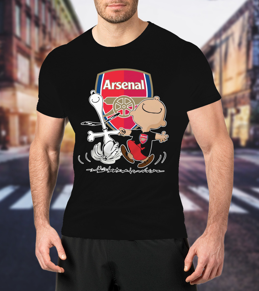Arsenal Football Club Snoopy Charlie Brown Dancing Badge T-Shirt